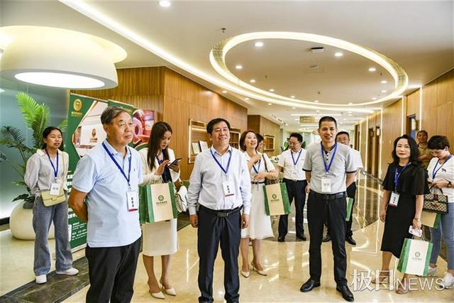 “华商会企业家健康管理基地”落户湖北军威医院