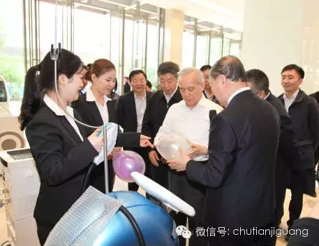 全国政协副主席、全国工商联主席王钦敏莅临楚天激光